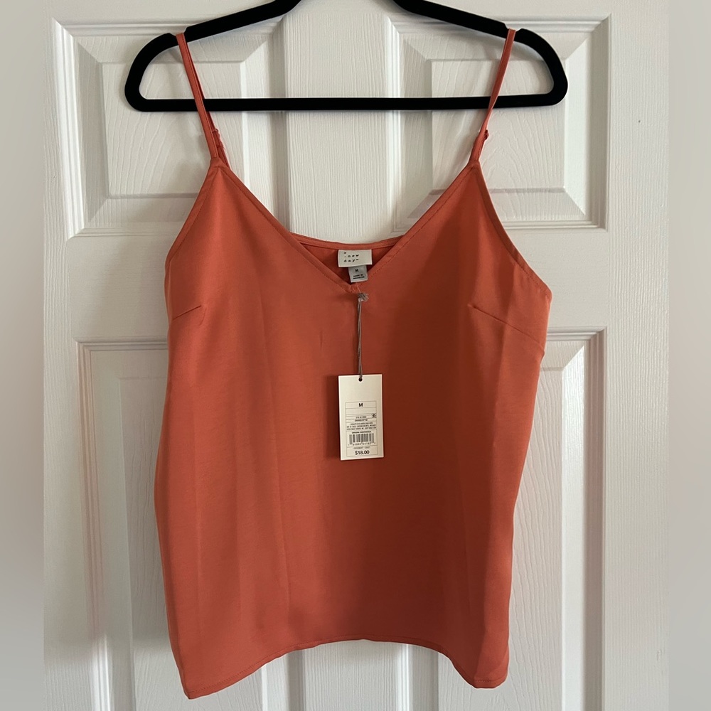 Coral tank top- size medium. New with tags!!